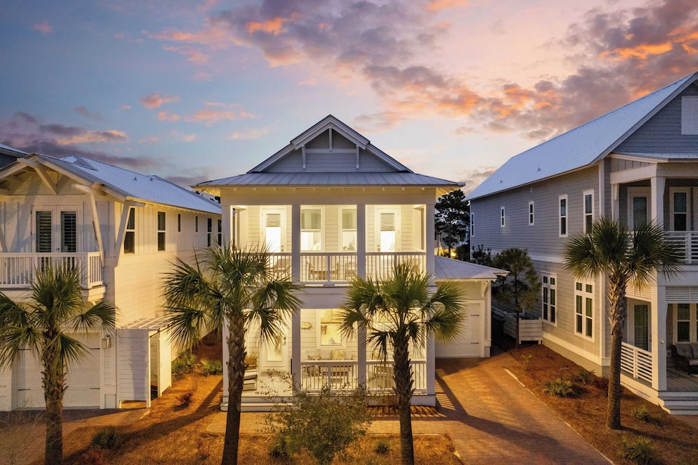 Walk to the Beach, Pool, 5bdr, 3 Porches Beach Sea-ker's Retreat by Avantstay