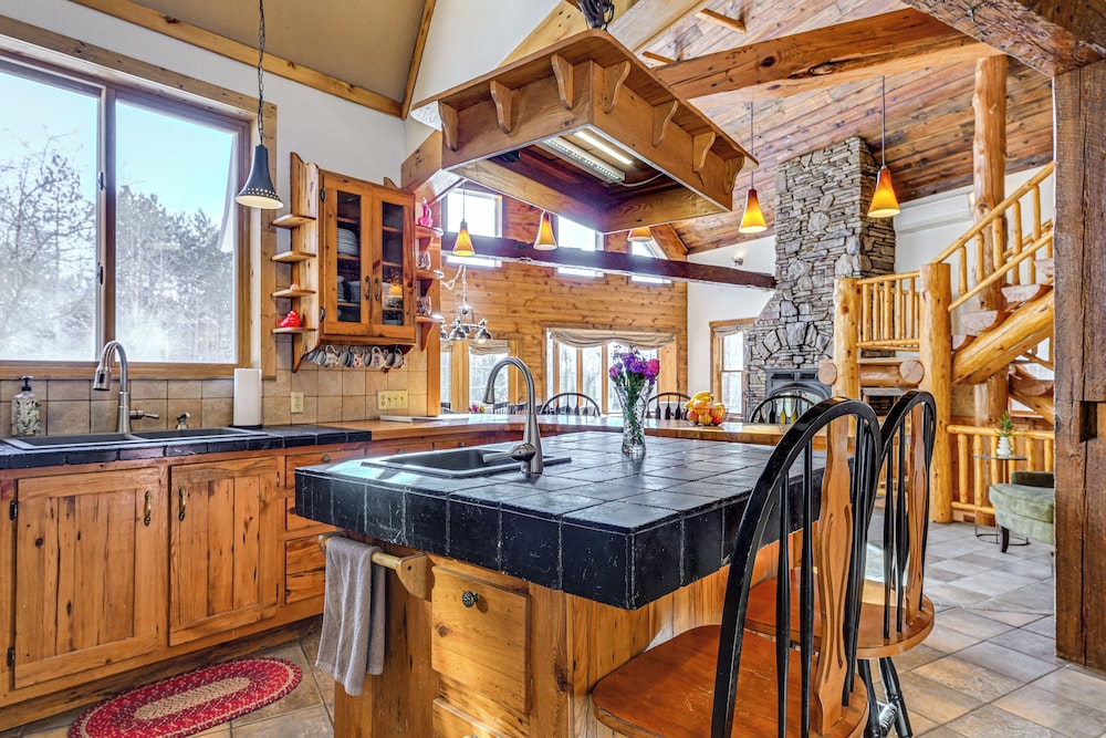 Hot Tub & Private Sauna: Wausau Family Home