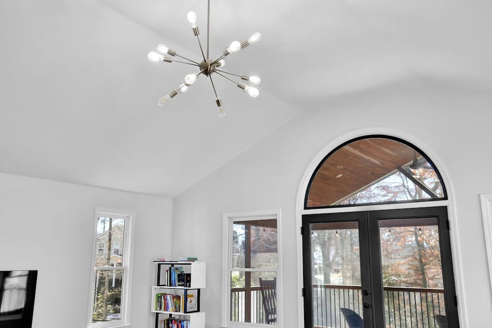 Chamblee Retreat 3BR Home w Spacious Porch