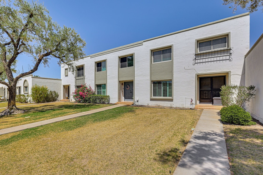 2 Mi to Old Town & Mall: Townhome w/ Pool Access!