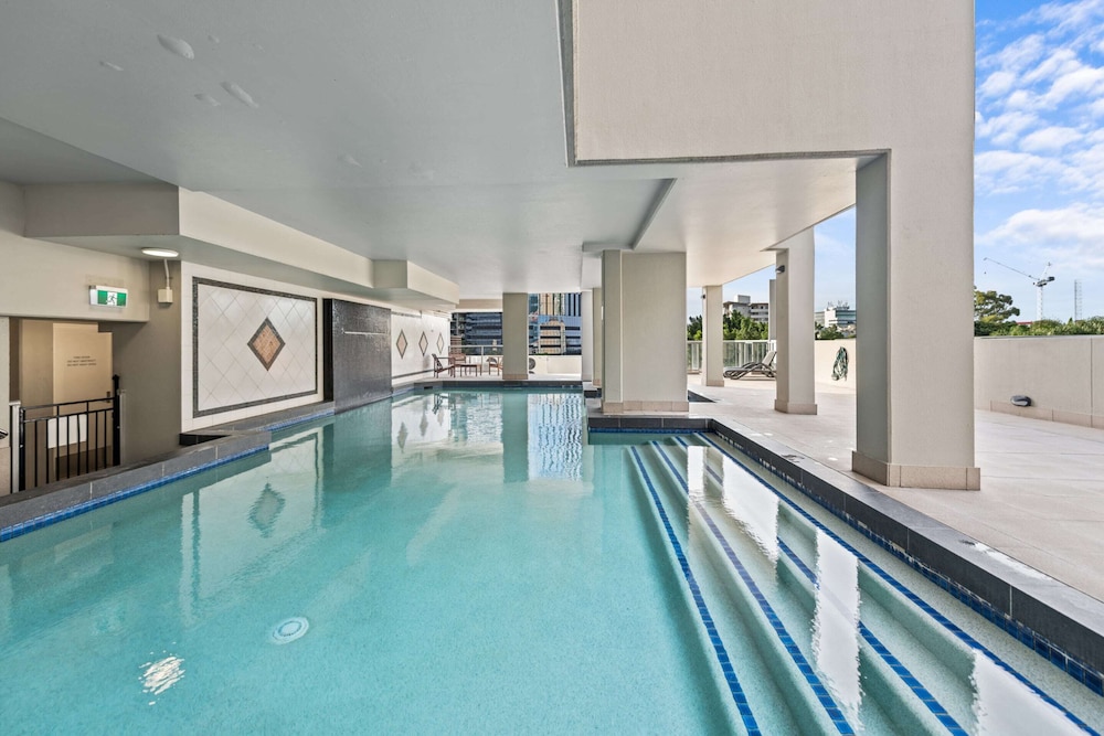 Prime City Residence With Pool, Gym and Parking