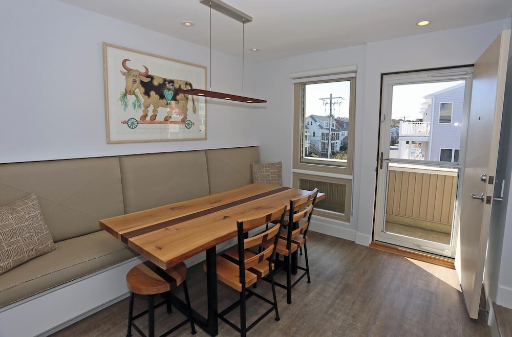 Mariners Court 224