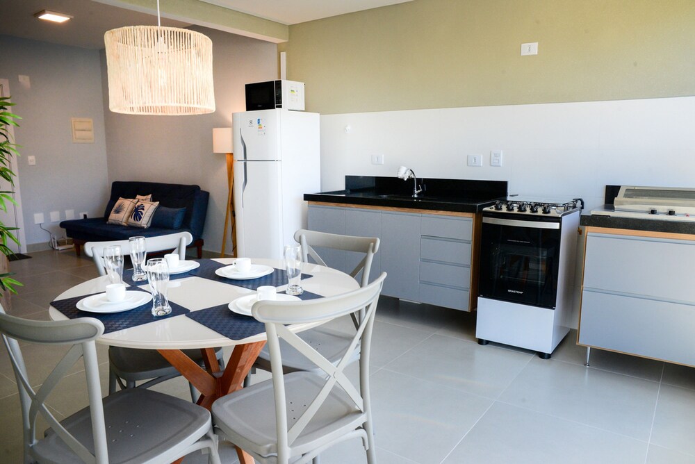 Apto c rea Gourmet a 300m da Praia das Toninhas
