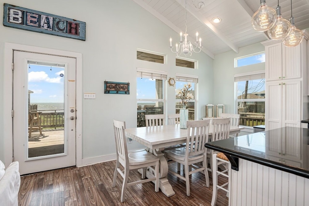 Chillax Inn 3 Bedroom Home by RedAwning