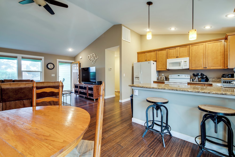 < 2 Blocks to Beach! Pet-friendly Home in Moclips
