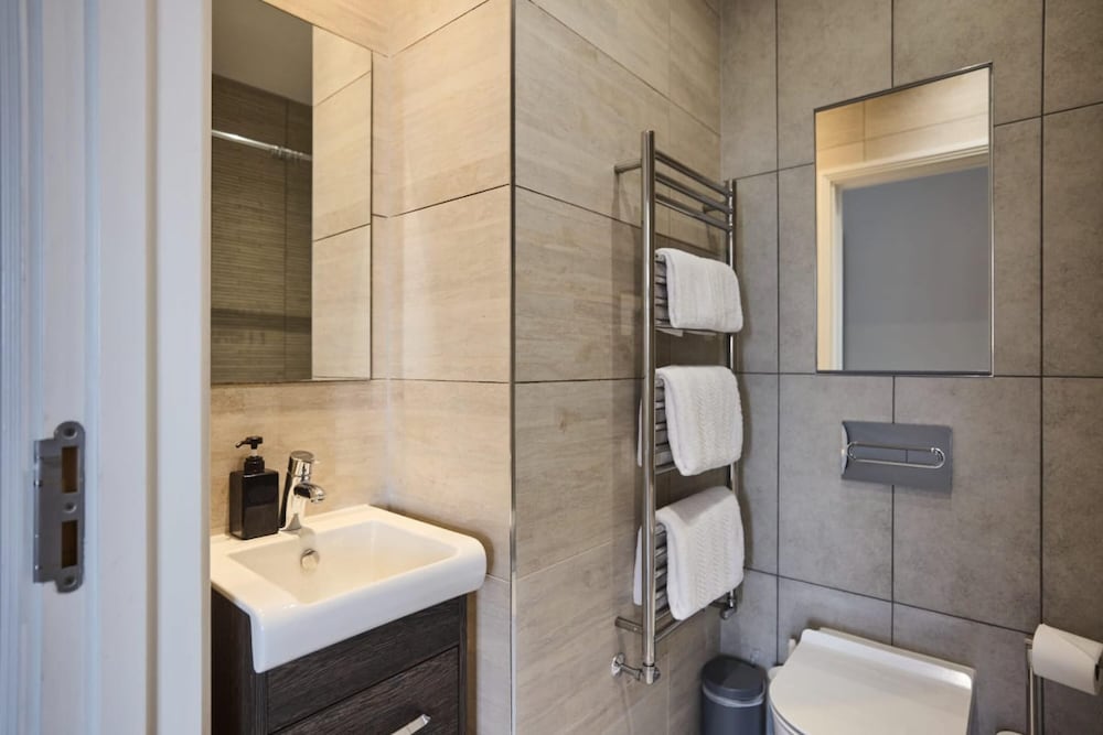The Harlesden Hideaway - Lovely 2bdr Flat With Balcony