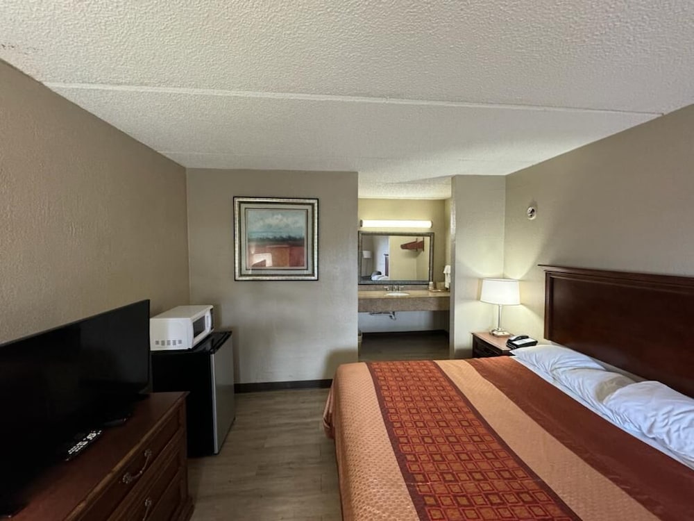 Milledgeville Vacations - Heritage Inn Milledgeville GA - Property Image 15