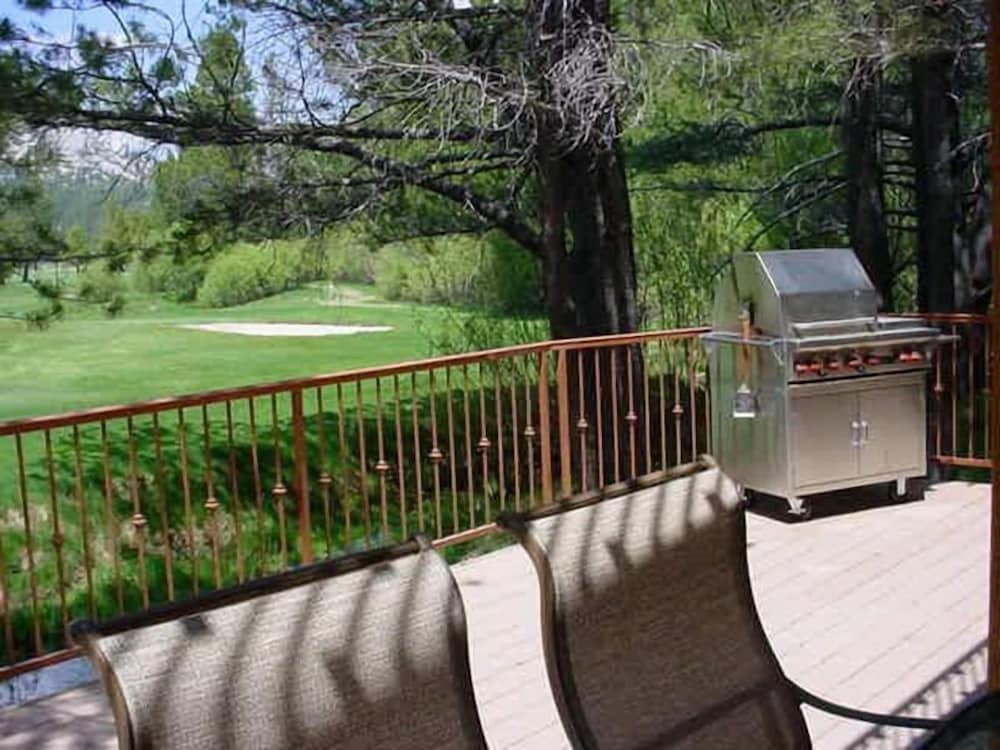 1261 Country Club Drive