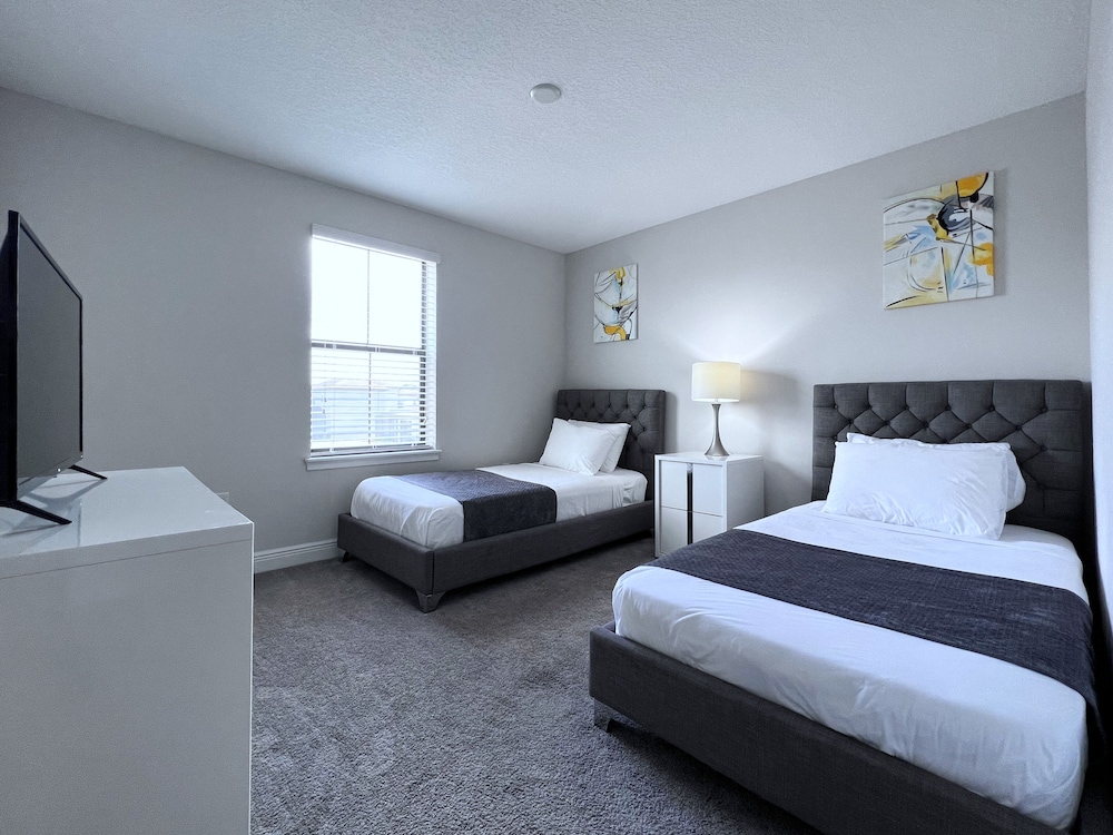 Balmoral Resort-205mcv 4 Bedroom Home by RedAwning view 4
