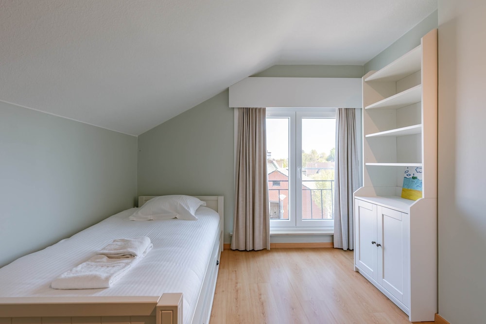 Huswell - Villa Near Beach With Double Parking