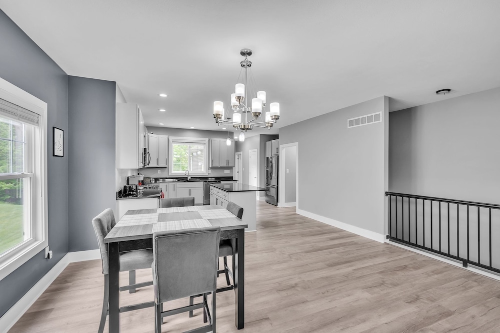 Pet-friendly Getaway With Golf & Private Patio Retreat 4 Bedroom Home
