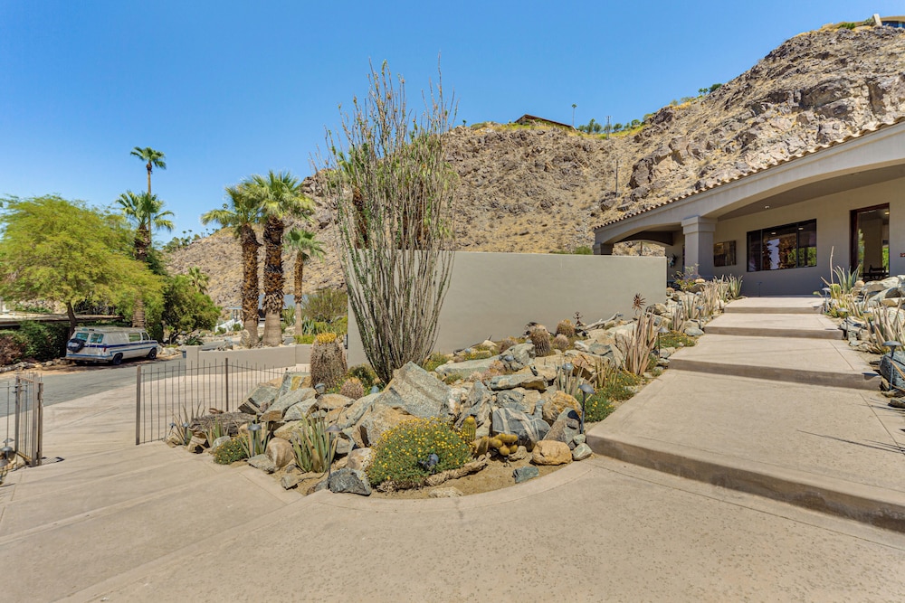 Renovated Cholla House 4 Mi to Dtwn Palm Springs