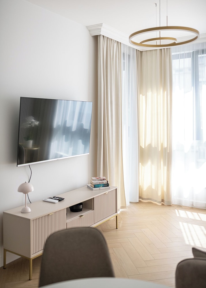 RentPlanet - Apartament Grzybowska view 4