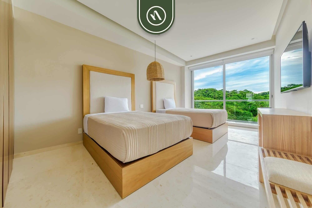 New 3BR Condo - Oceanview Terrace - Private Beach
