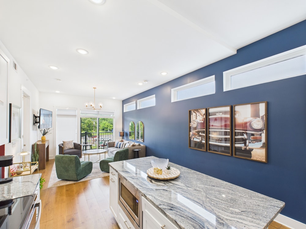 Gallatin Retreat-private Balcony-in East Nashville