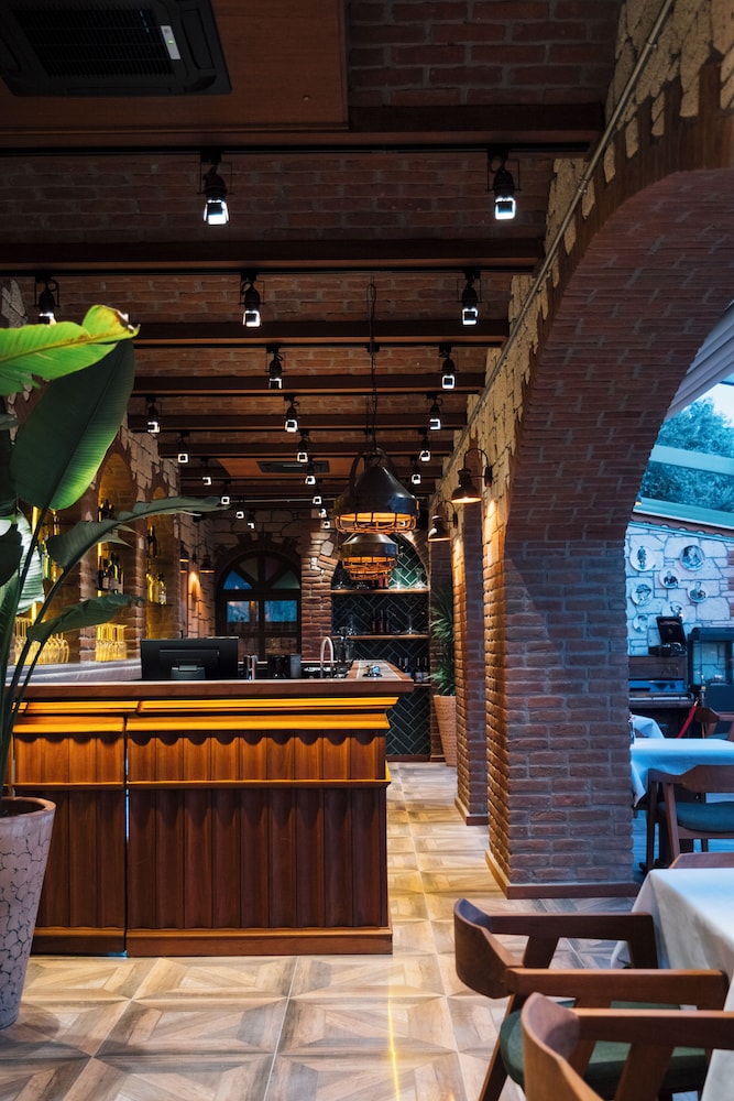 ACC Olives Hotel & Restaurant