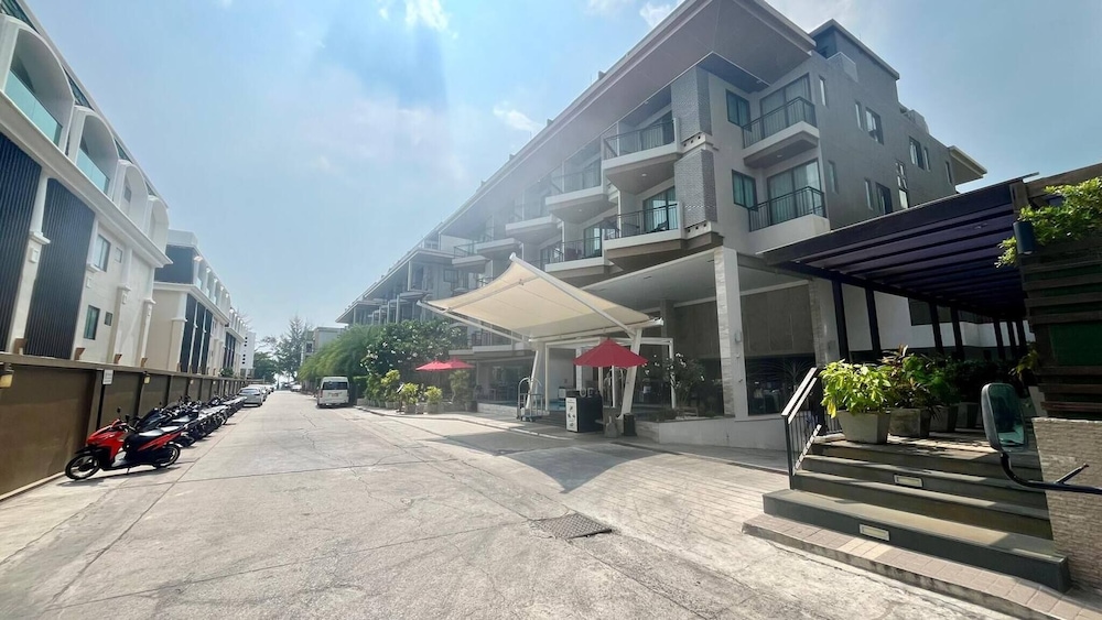 Studio Apartments With Shared Pool Near