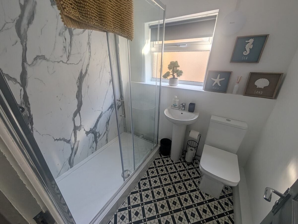 Comfortable 3 Bedroom House With Easy City Access