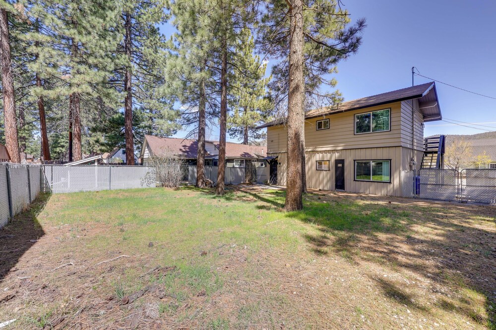 2 Mi to Trails: Modern Mountain Condo in Big Bear