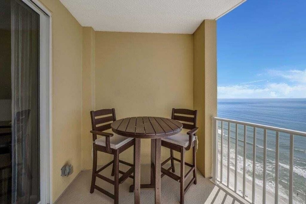 The Shore Break by Avantstay Gulf Front + Pool