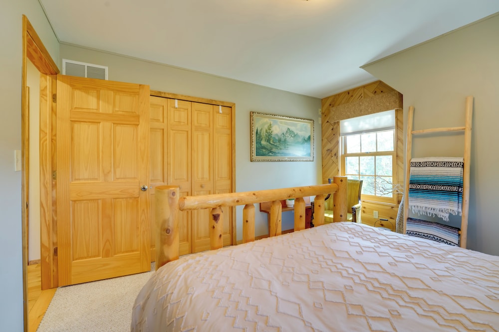 1 Mi to Public Beach: Port Austin Cabin w/ Hot Tub
