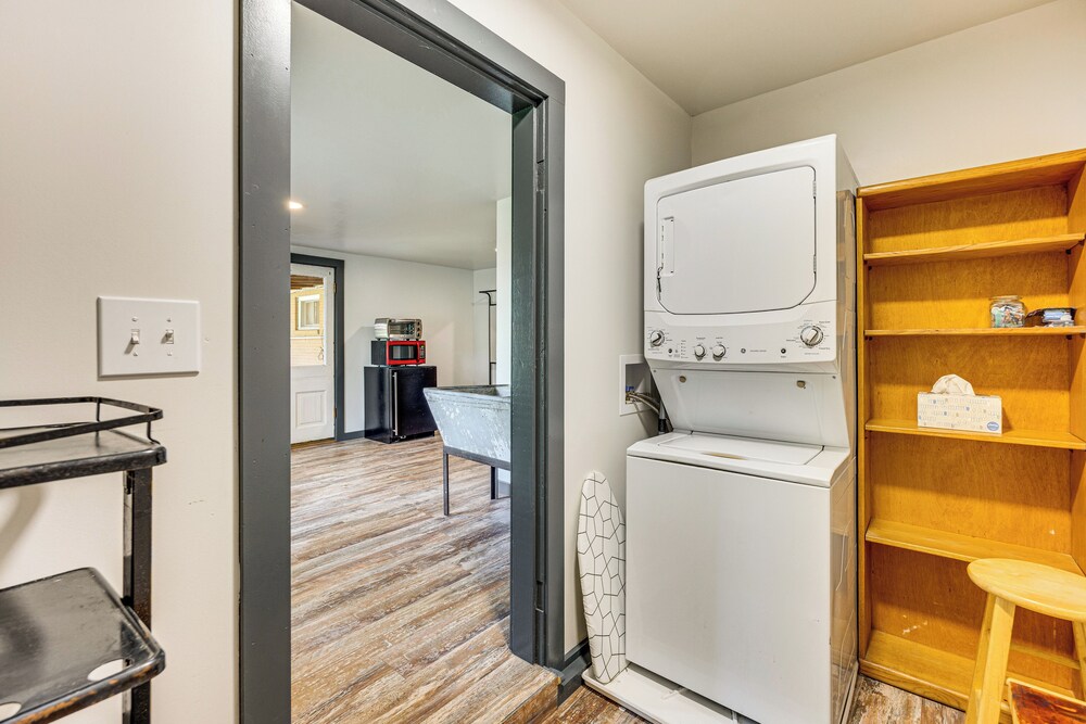 1 Mi to Town: Woodland Park Home w/ Yard!