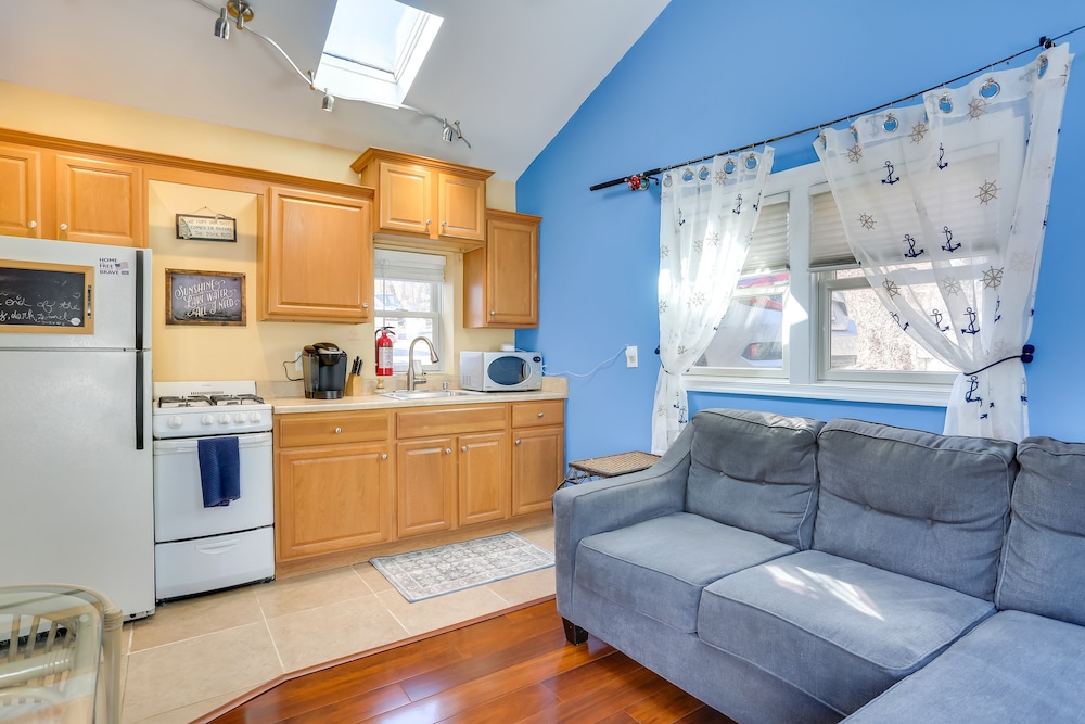 Greenwood Lake Cottage w/ Shared Dock & Hot Tub!
