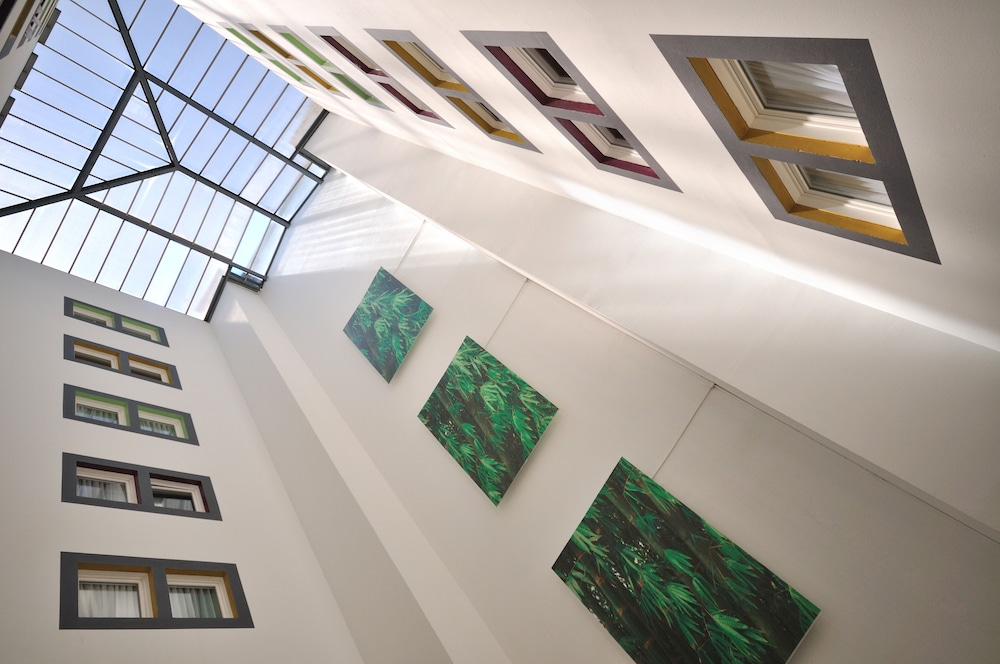 Hotel ibis budget Bordeaux Centre Mériadeck - Image 1