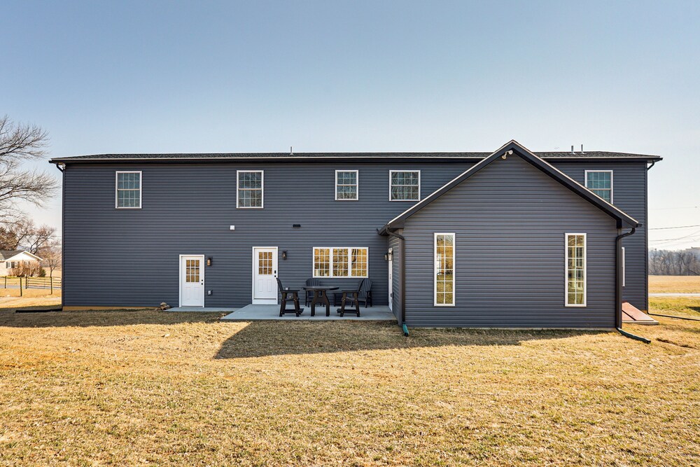 Walk to the Amish Village: Spacious Ronks Getaway!