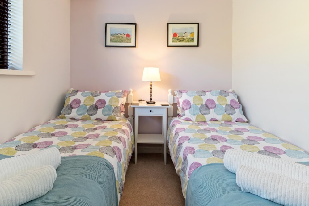 Hafan Heli - Luxury Cottage Near to Beach Pet Friendly view 5