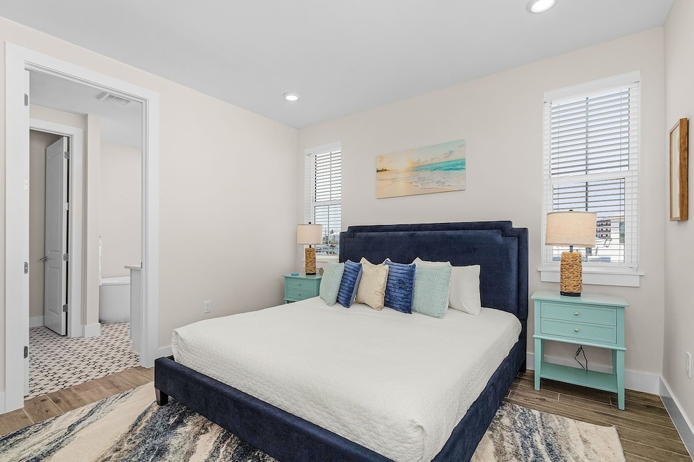 209 Seabreeze Escape: NEW Spacious 5-Bedroom Pool Home 5 Home