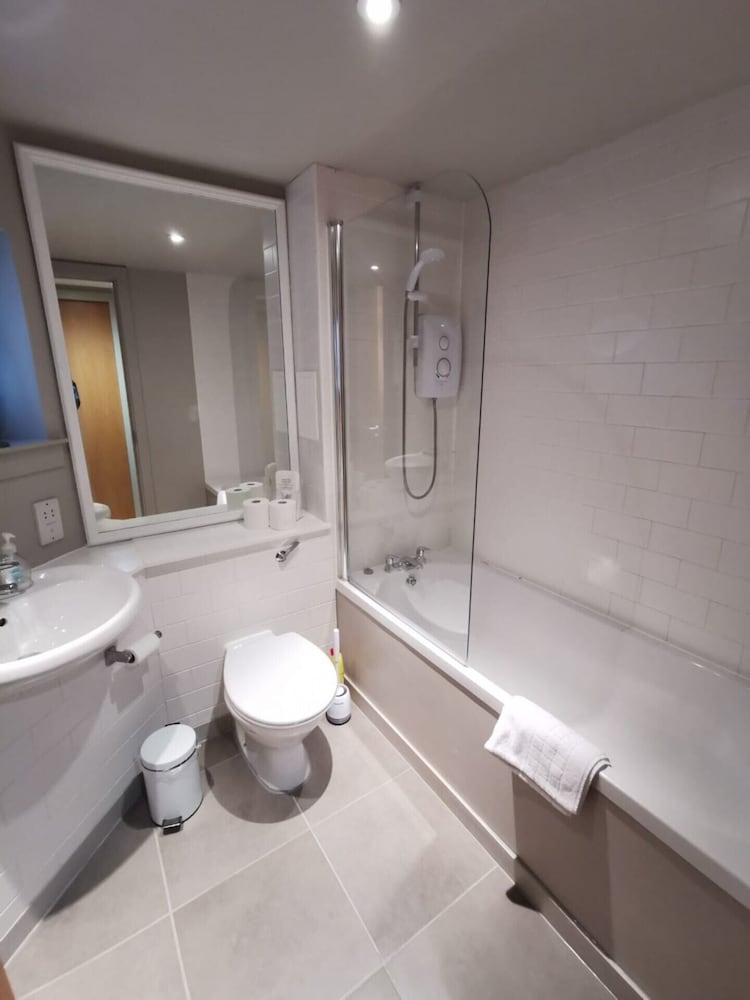 Bright, Modern Apartment - Royal Mile