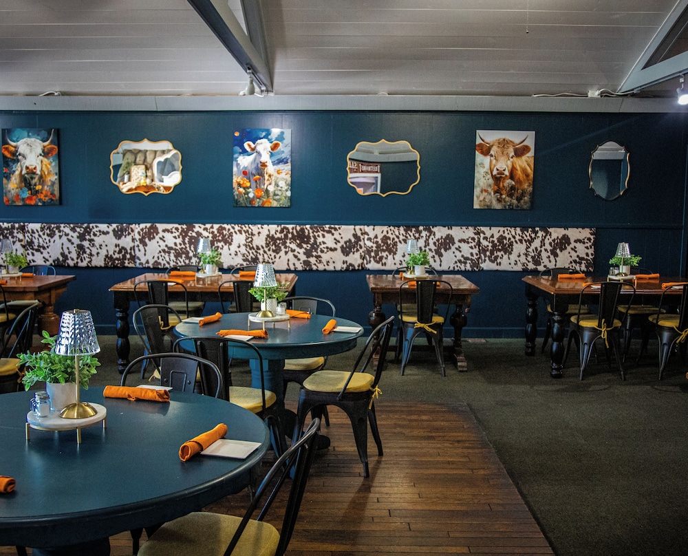 Fall River Hotel and Grazerz Restaurant