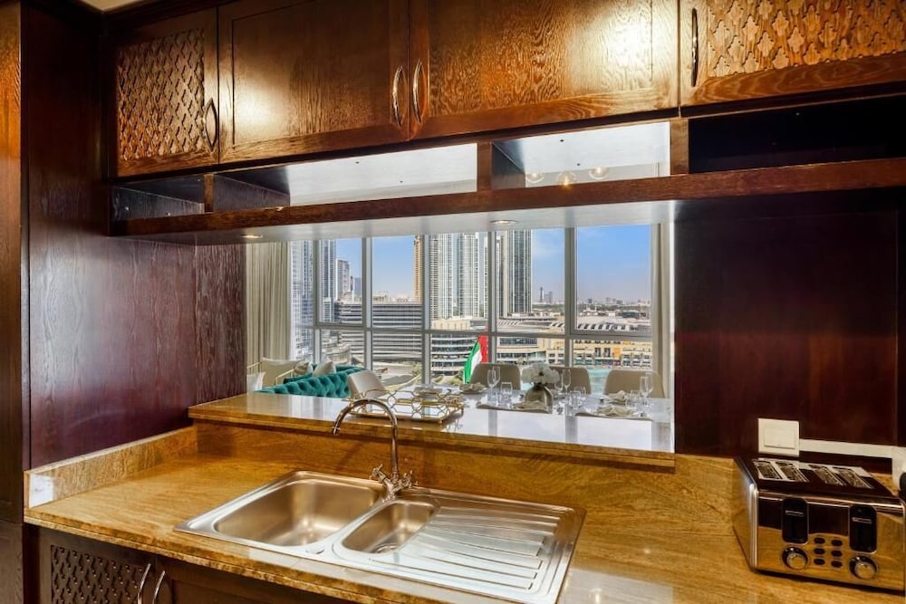 Lavish 3BR Besides Burj Khalifa and Fountain view