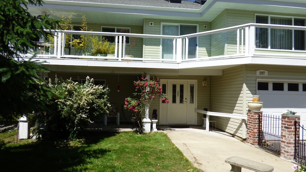 Crown House Bed & Breakfast