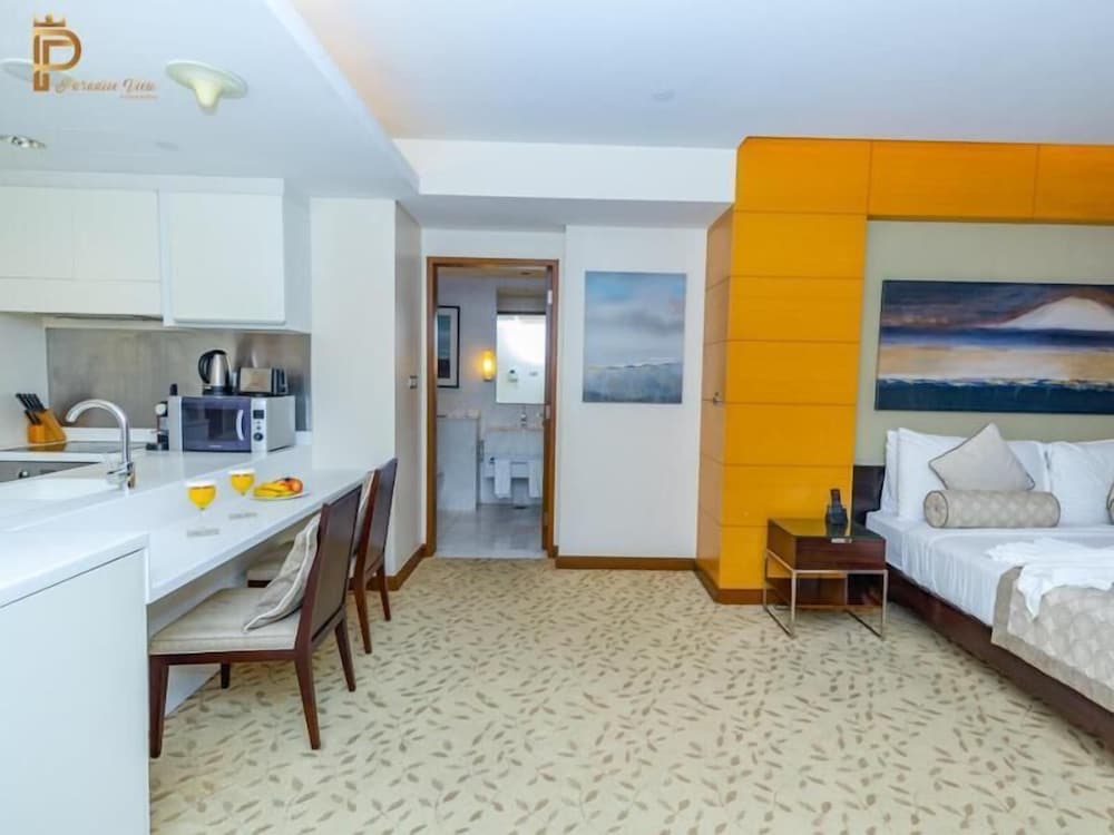 Paradise View Holiday Homes L.L.C.