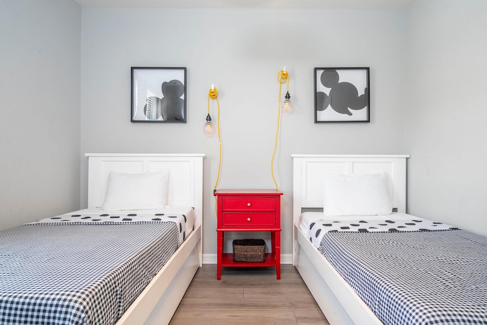8822 GC - Fabulous 5BR Townhome: Pet Friendly