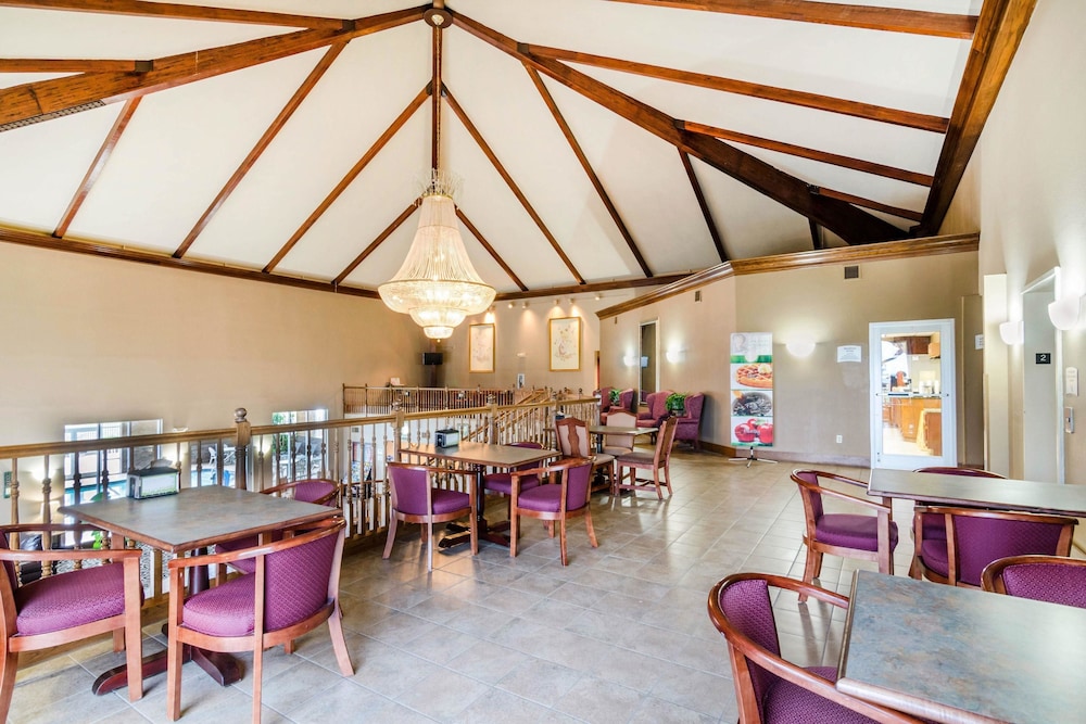 Quality Inn & Suites Carthage near Precious Moments Chapel