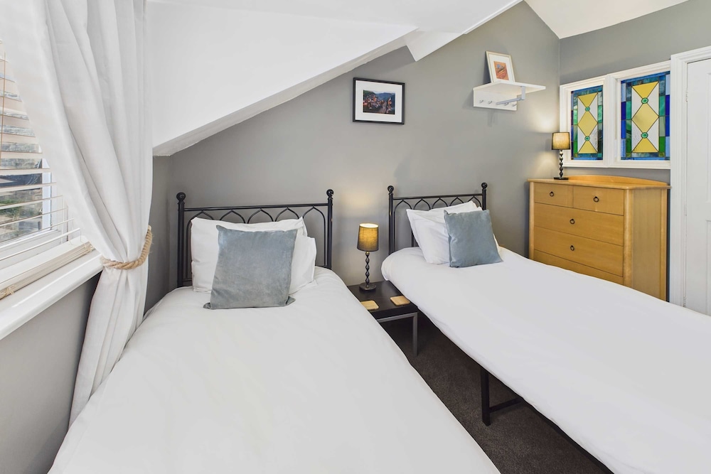 Host Stay Luna Cottage