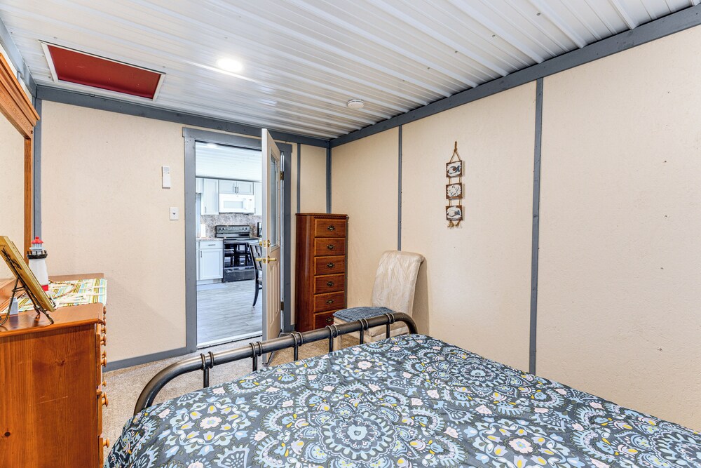 Dock Access: Waterfront Cottage in Avenue!