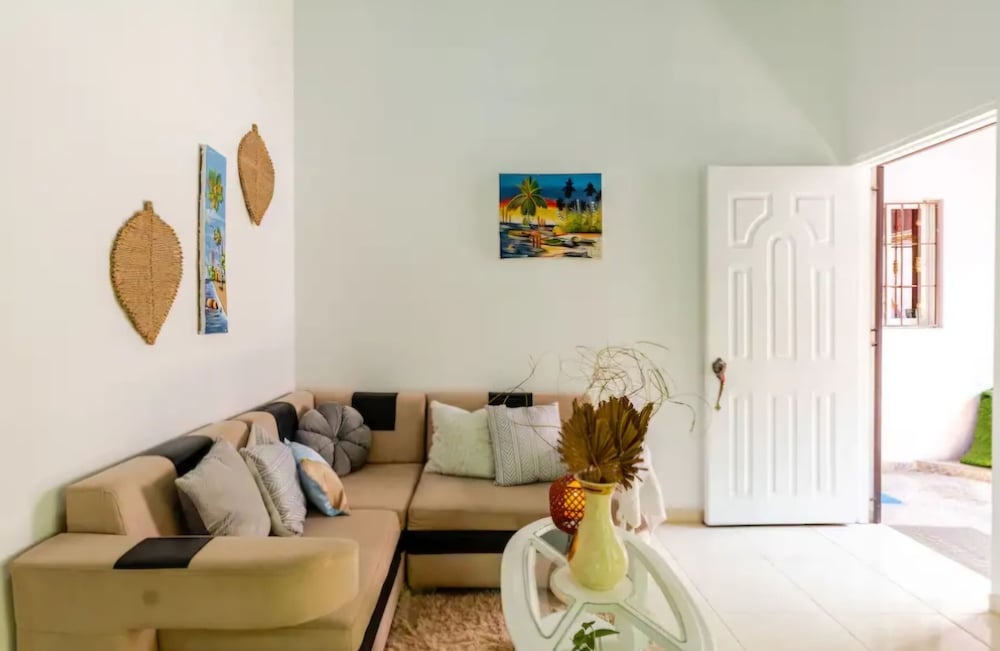 Escape to Puerto Plata, Cozy 2BR Loft in Las Mercedes, 5 Min From Beaches
