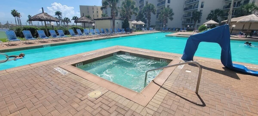 Saida Beachfront Luxe Condo Two Heated Pools 2 Bedroom Condo