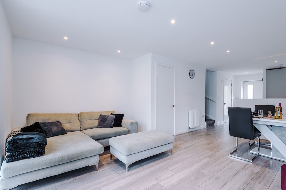 Luxury 2br in Salford, Slps 6, Wifi, Parking & ps5