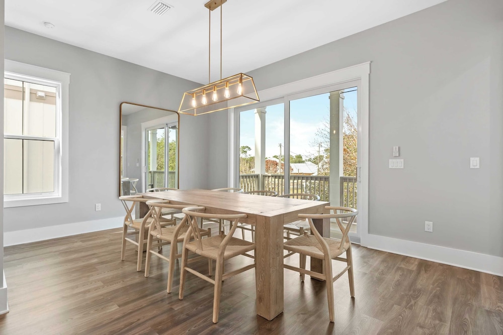 2 Homes in Inlet Beach by Avantstay Sleeps 24, Walk to Beach, Free Golf Cart, Rooftop Decks, Pool Access
