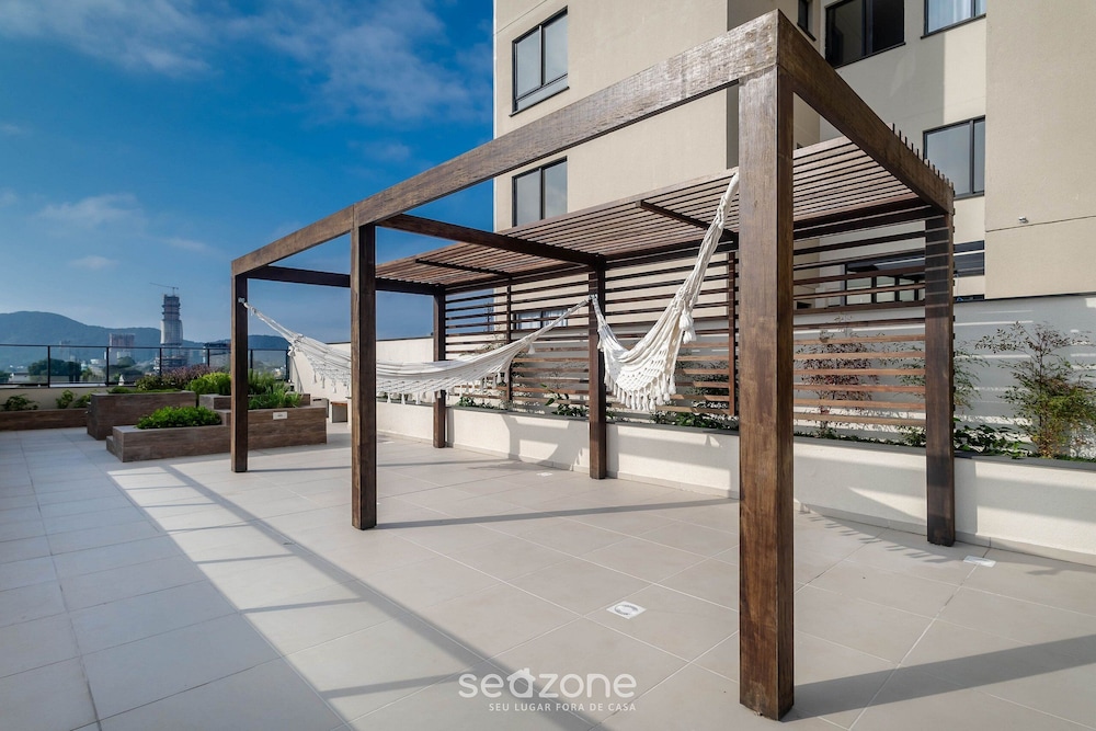 Estadia completa com piscina a 400m da Praia da Armação \- SKL