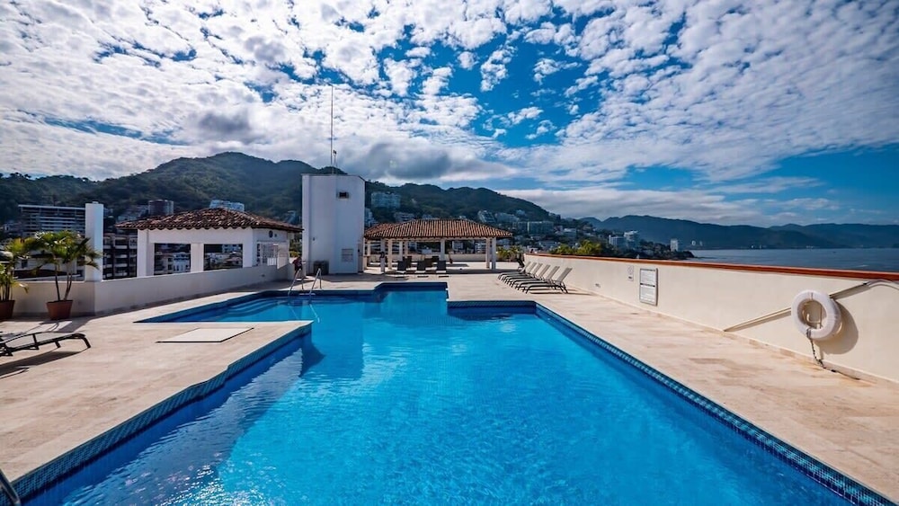 Ocean View 2Br Condo-balcony-beach-pool - 712