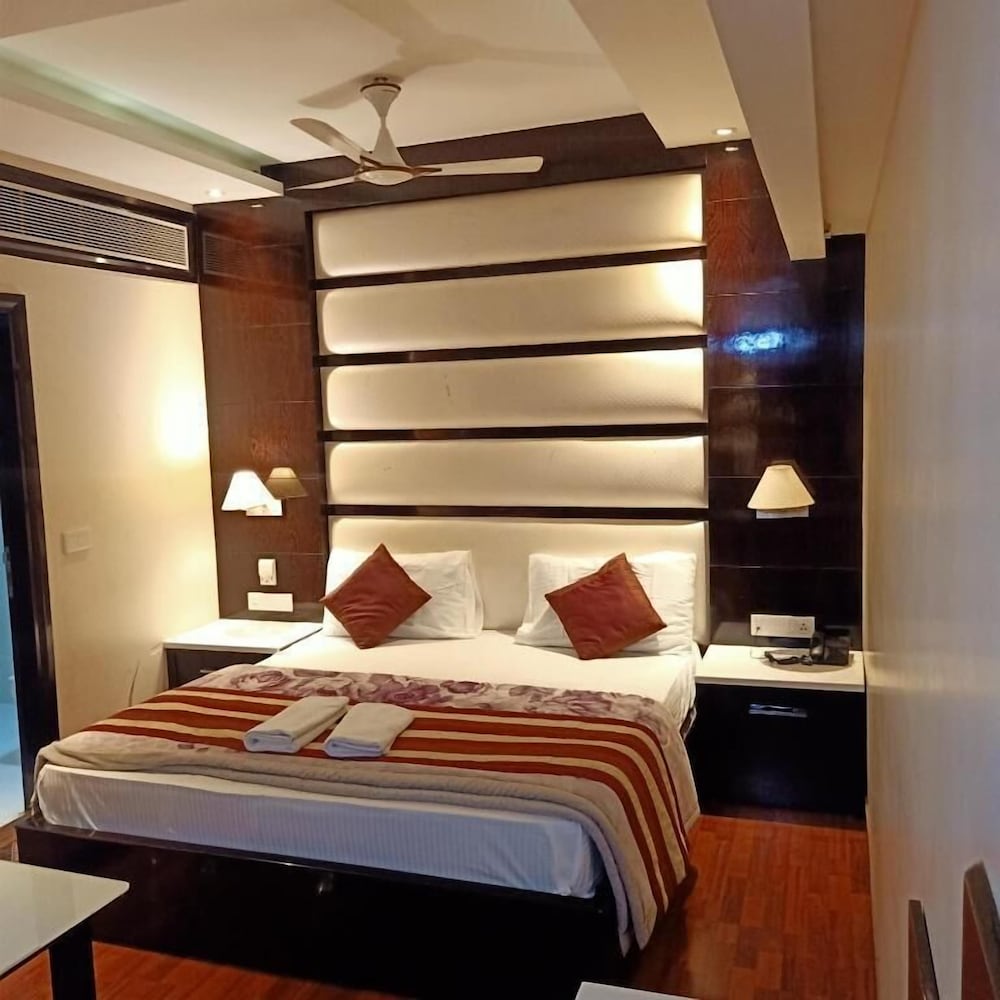 Hotel Geet Deluxe