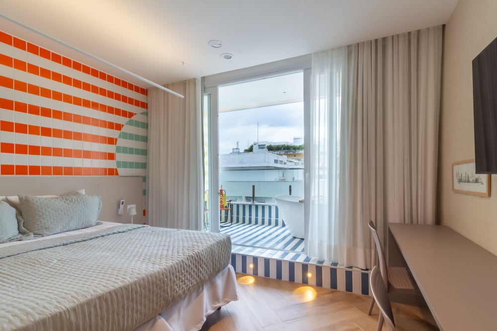 Sea View and Balcony With Bathtub Q4