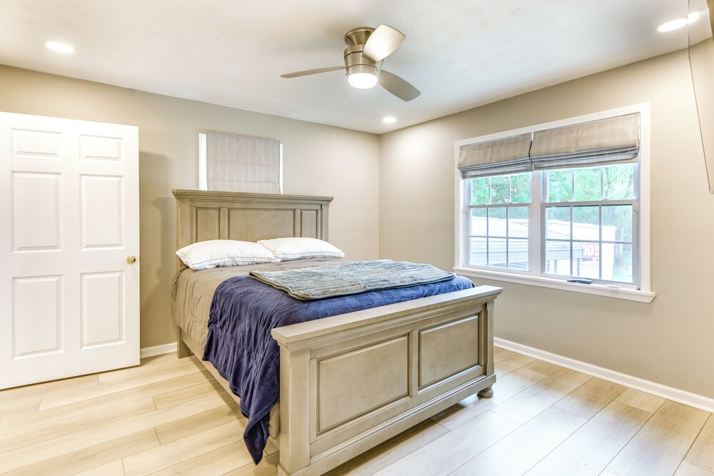 5 Mi to Victoryland Casino: Secluded Home w/ Deck!