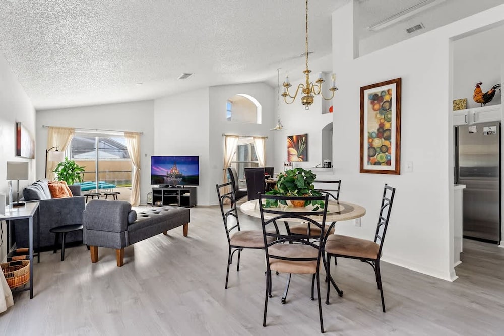 Stair-free 4BR Home for 8 - Tv210